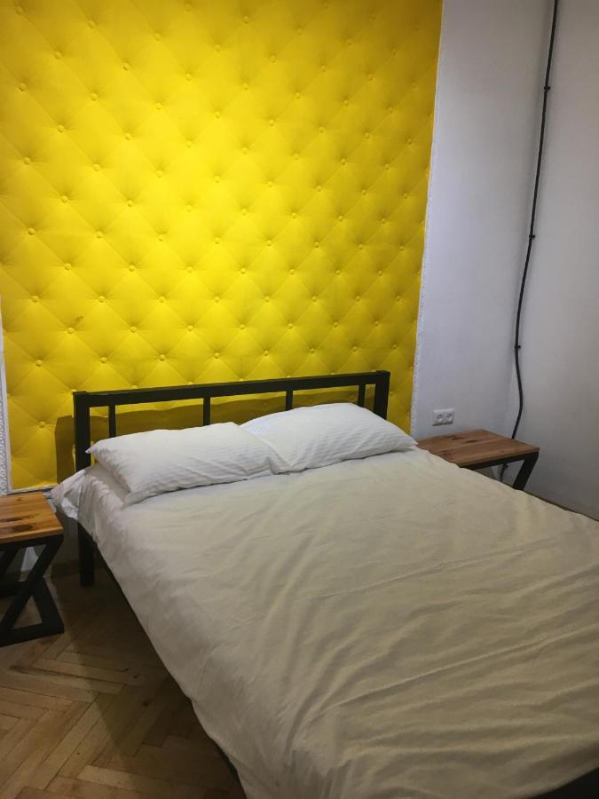 21/9 Baker Street Pansiyon Lviv Dış mekan fotoğraf