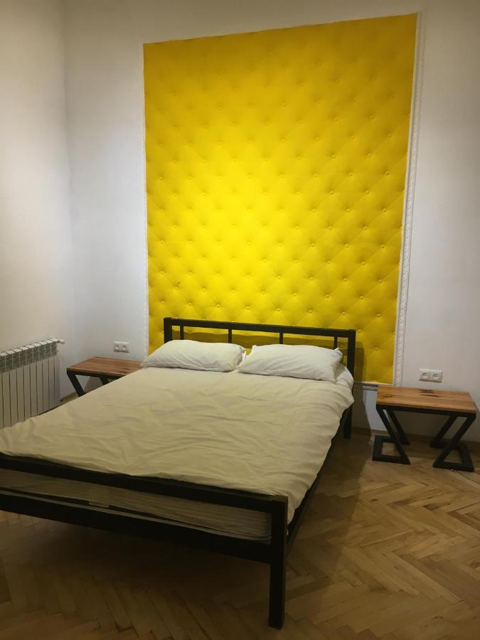 21/9 Baker Street Pansiyon Lviv Dış mekan fotoğraf