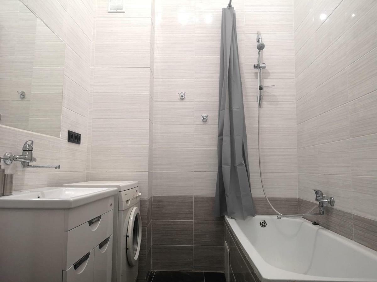 21/9 Baker Street Pansiyon Lviv Dış mekan fotoğraf