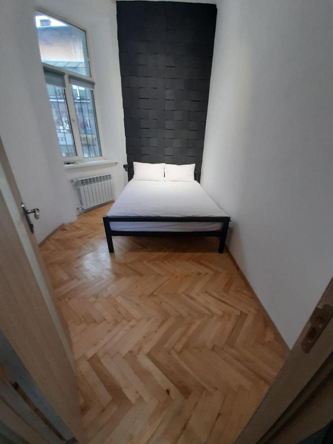 21/9 Baker Street Pansiyon Lviv Dış mekan fotoğraf