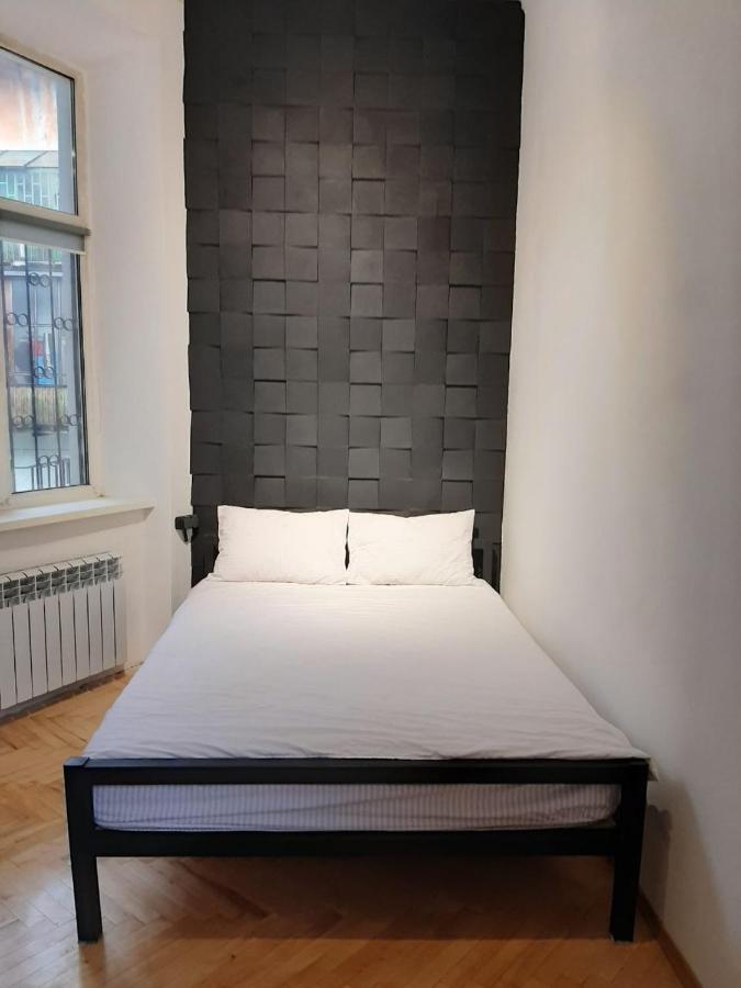 21/9 Baker Street Pansiyon Lviv Dış mekan fotoğraf